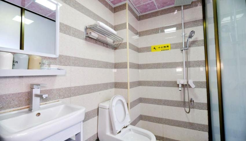 Showbiz Hostel Yangshuo Exterior foto